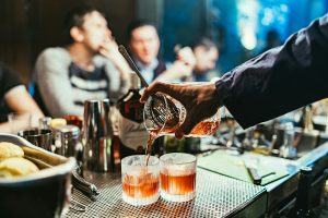Perché è meglio il binge drinking che un bicchiere ogni tanto