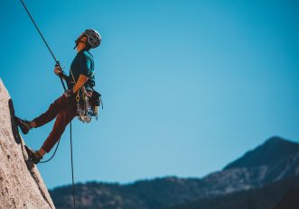 Come iniziare a fare arrampicata