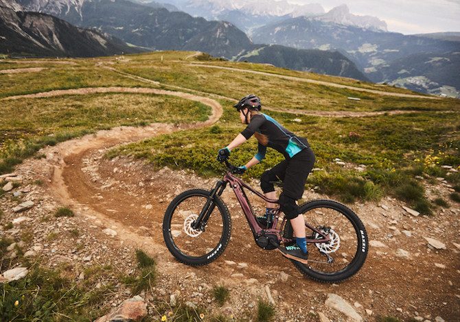 Nuova Liv Intrigue E+ Pro 1, MTB elettrica per le donne amanti dell'offroad