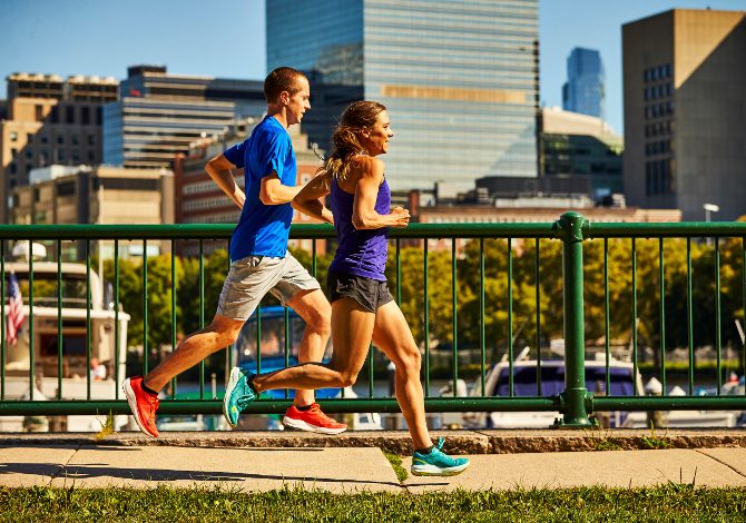 Le scarpe per correre da donna sono diverse da quelle da uomo