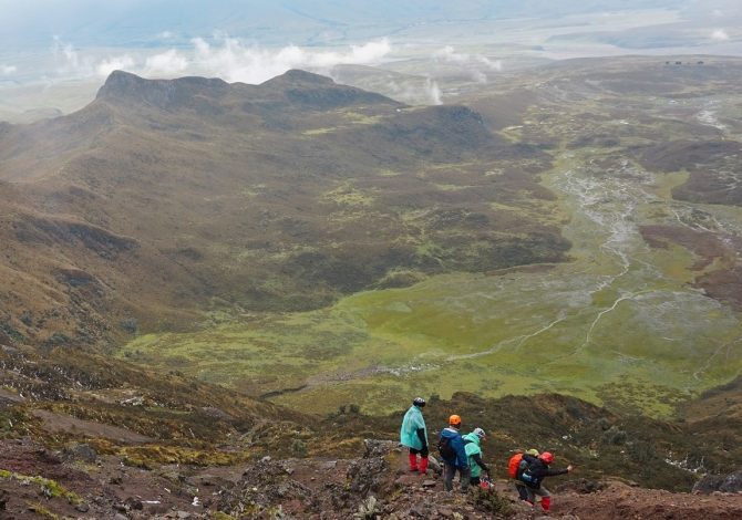 a-passeggio-lungo-lavenida-de-los-volcanes