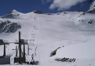 perche-alcuni-ghiacciai-delle-alpi-stanno-diventando-rosa