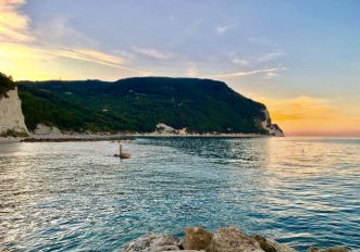 Da Numana a Portonovo, sul Conero, Marche