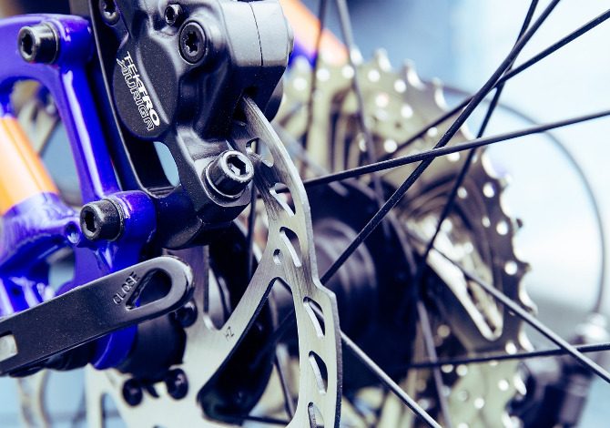 Freni a disco della mountain bike che fischiano: perché?