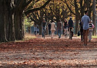 casco in bici e in monopattino obbligatorio