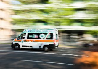 Positivo al COVID, va ad arrampicare e cade: in isolamento i medici soccorritori