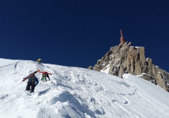 Scialpinismo in Valle d'Aosta solo con una guida alpina (altrimenti multa)
