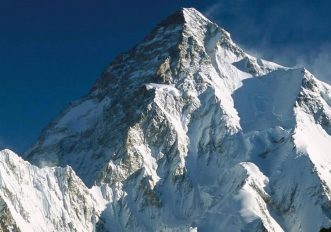 Prima invernale del K2: 10 sherpa raggiungono assieme la vetta ed è Storia