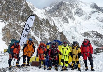 Save The Duck in vetta al K2 con Mingma Tenzi