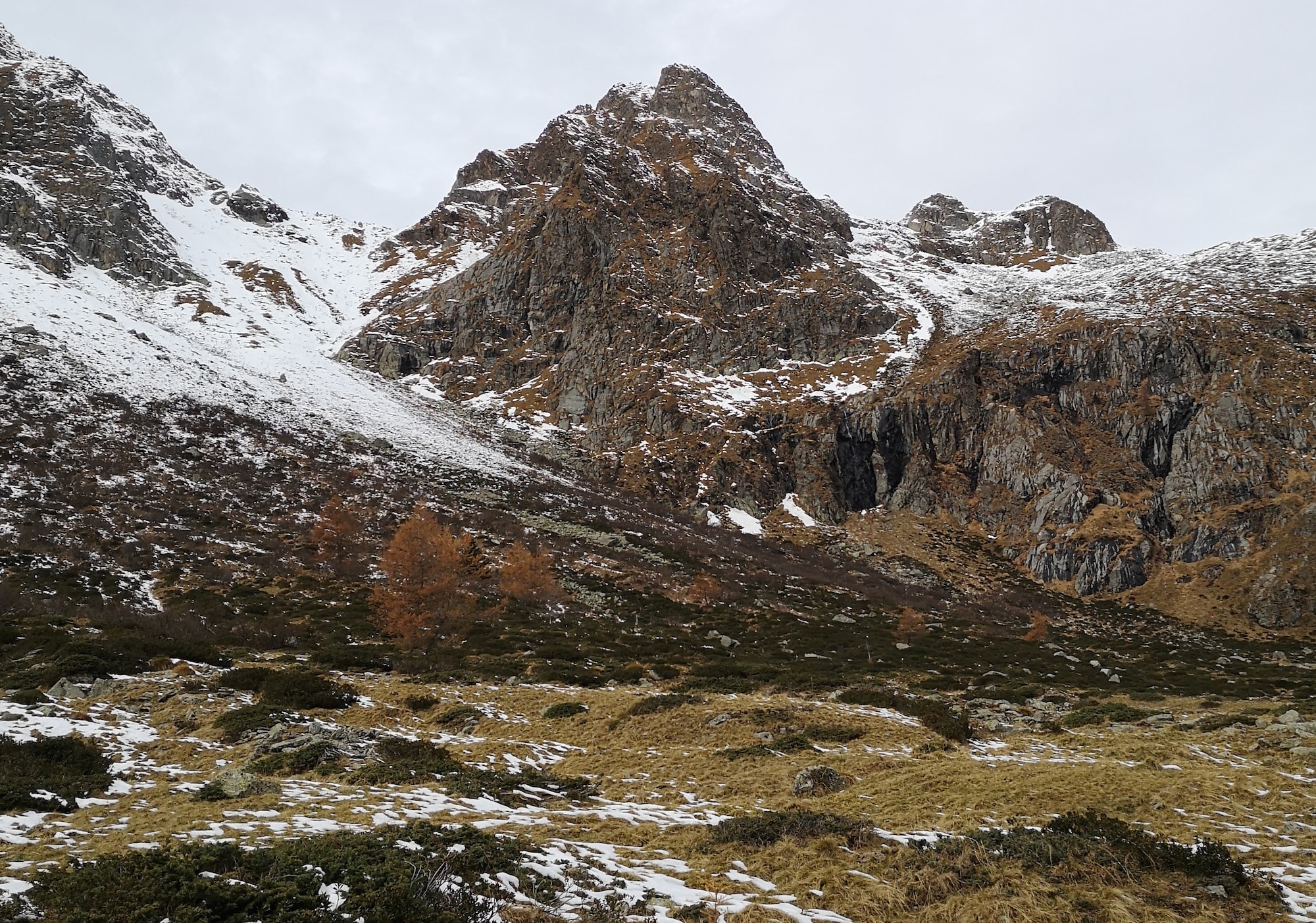 escursioni-in-lombardia-con-le-ciaspole-al-bivacco-valzaroten-nella-val-cane-itinerario