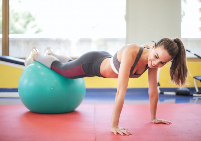 esercizi con la swissball