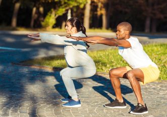 Esercizi da fare in giardino: i migliori per tenersi in forma