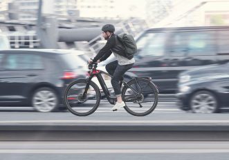 Bike Town, il progetto che aiuta le aziende a far adottare le bici elettriche per la mobilità urbana dei dipendenti