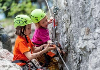 L'attrezzatura da arrampicata e ferrata per bambini e ragazzi di Climbing Technology