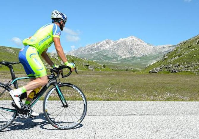 Vacanze in bici in Abruzzo, i 5 itinerari più belli fra mare, parchi e  borghi