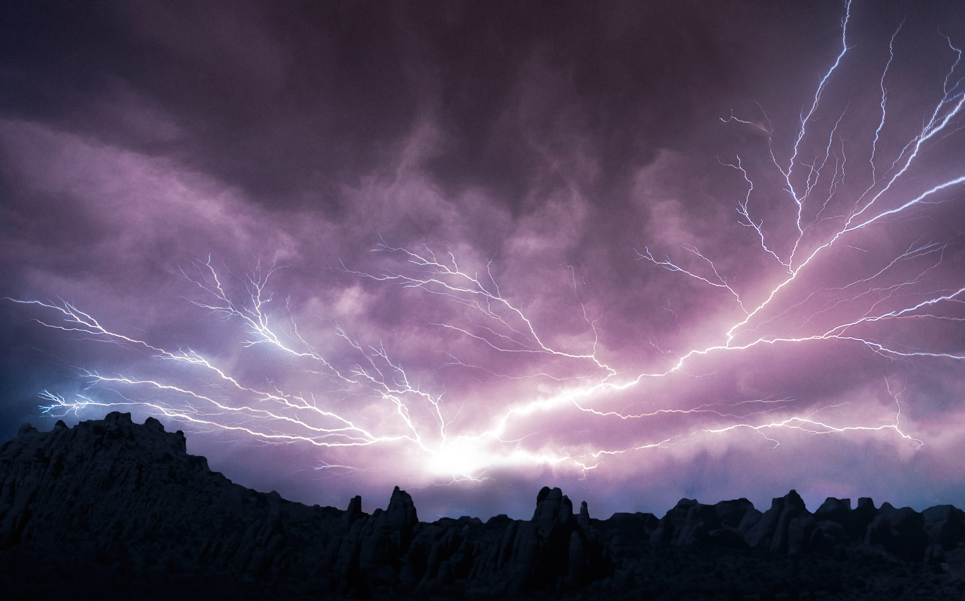 Thunderstorm in the mountains, here are the risks absolutely not to be run
