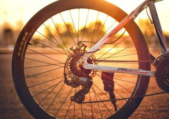 Perché le biciclette hanno la catena a destra