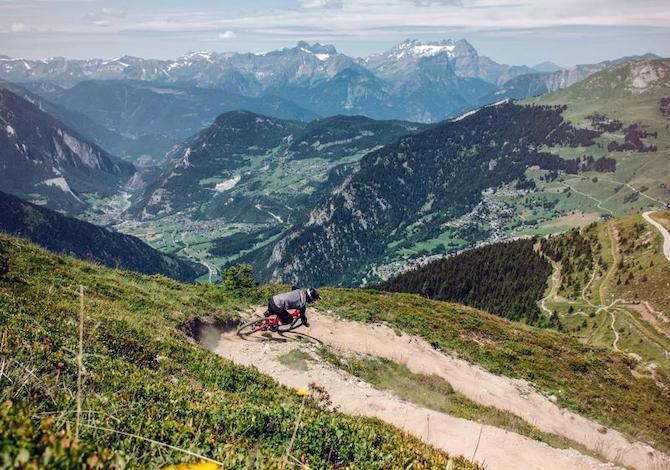 cosa-fare-in-estate-in-svizzera-5-cose-sorprendenti-del-canton-vallese-bici