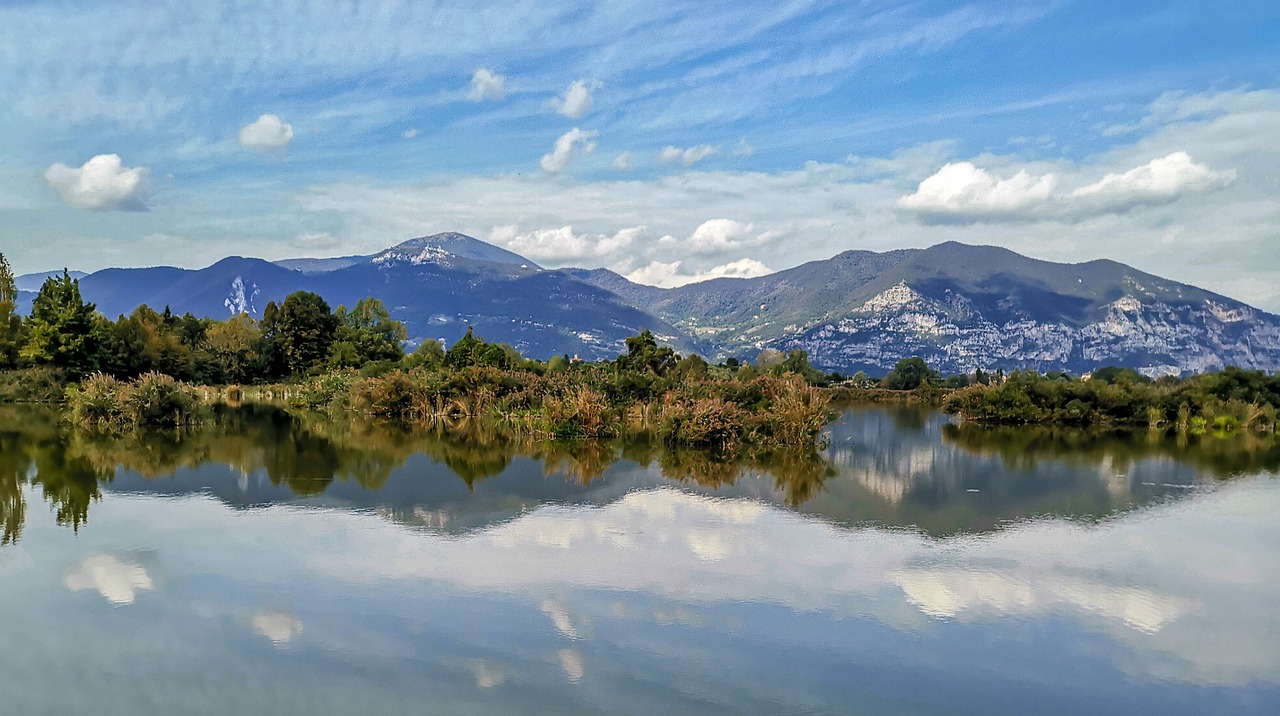 laghi dove fare il bagno in Lombardia