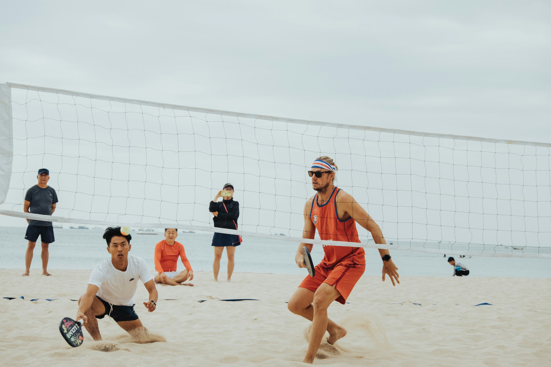 Perché dovresti subito giocare a beach tennis
