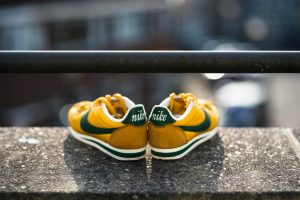 Come lavare le scarpe sportive eliminando i cattivi odori