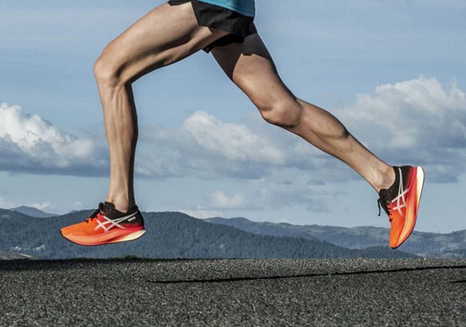 scarpe da running con la piastra in carbonio