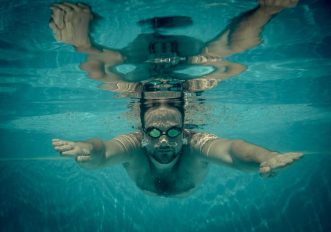 La colazione prima di andare in piscina a nuotare