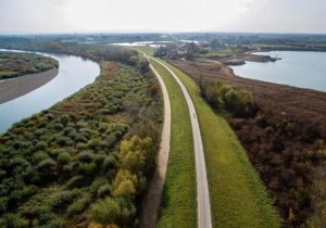 polonia-in-bici-la-ciclabile-velo-dunajec-sul-fiume-anche-in-zattera