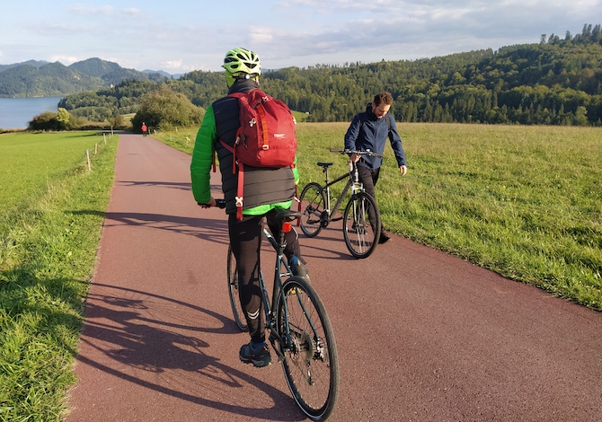 polonia-in-bici-la-ciclabile-velo-dunajec-sul-fiume-anche-in-zattera-lago-czorsztyn