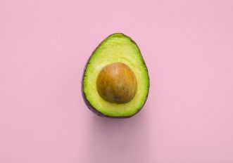 un-avocado-al-giorno-per-dimagrire-e-ridurre-il-grasso-sulla-pancia