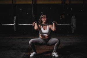 Libera la potenza: l'importanza del power clean e perché fare le girate al petto