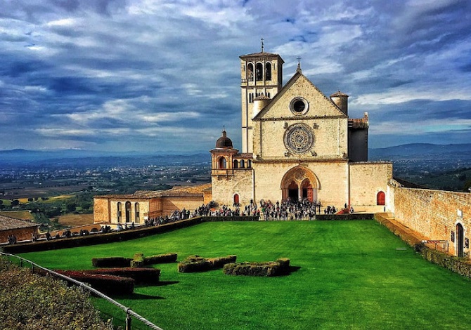 cammini-da-fare-in-primavera-in-italia-via-lauretana