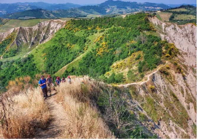 cammini-da-fare-in-autunno-via-gessi-e-calanchi