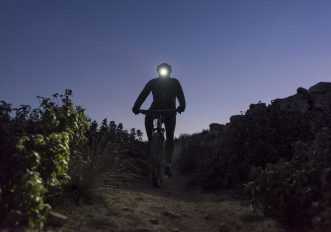 Luce anteriore per bici quanto deve essere potente_