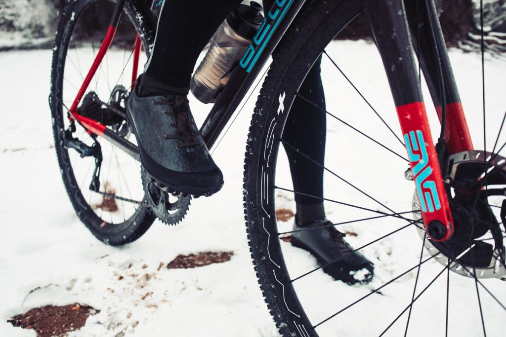 Freddo ai piedi in bici in inverno