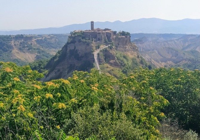 la-via-francigena-in-tuscia-nuovo-percorso-del-gusto-da-fare-a-piedi-e-in-bici