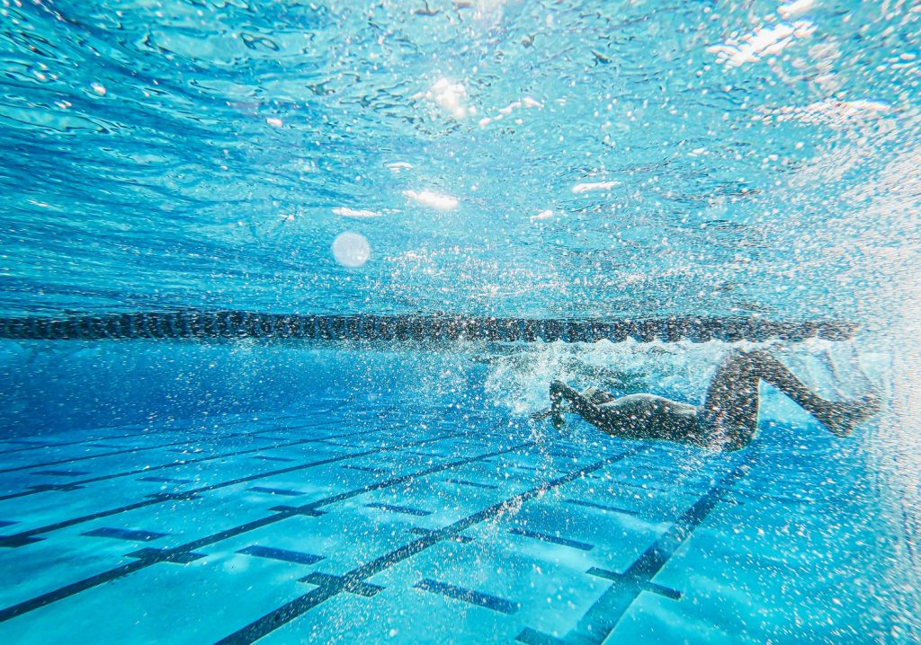 Cosa è vietato fare in piscina