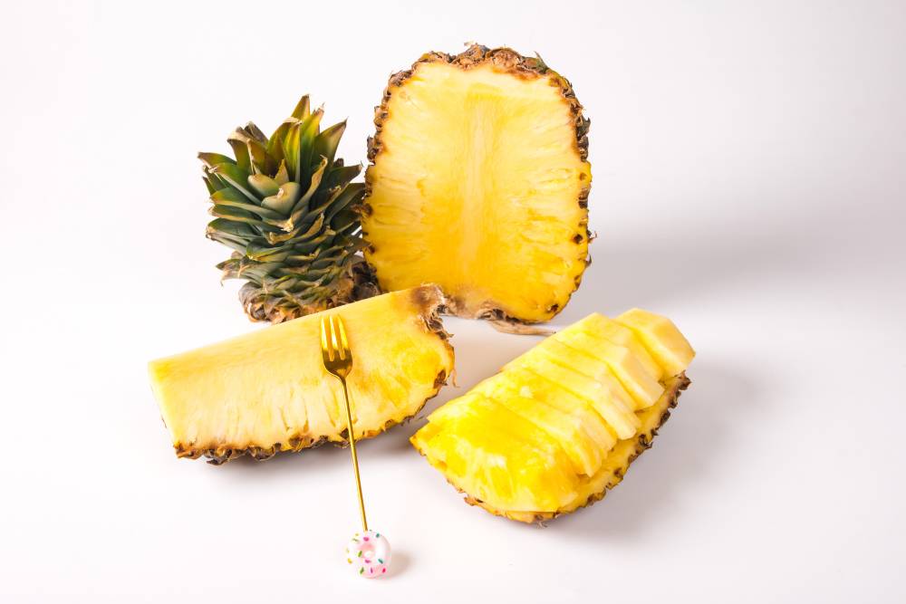 mangiare ananas