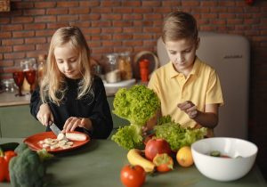 bambini-vegetariani-crescono-come-quelli-che-mangiano-carne-e-pesano-di-meno