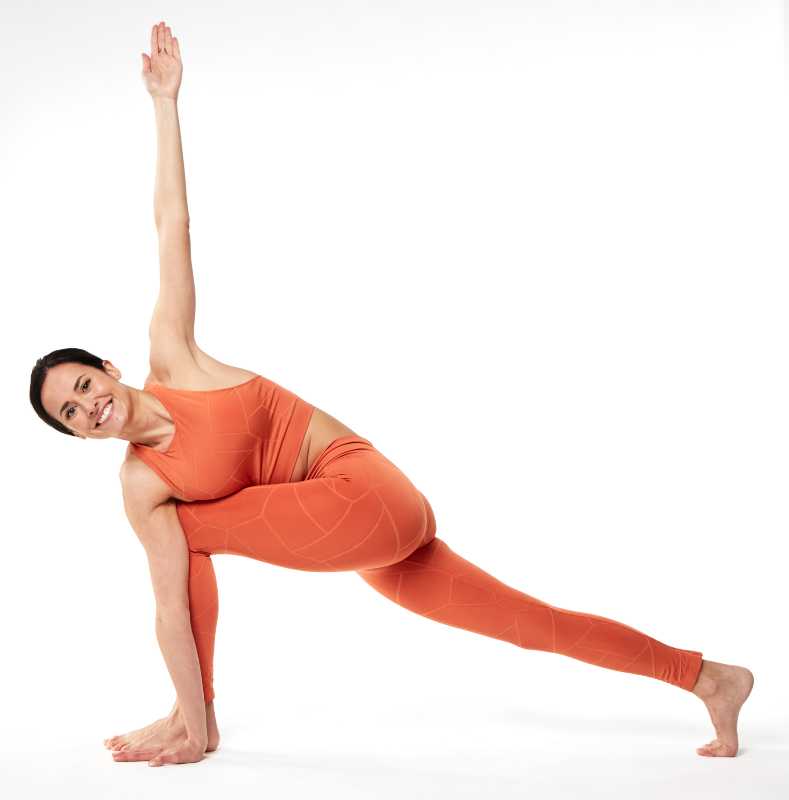 Yoga: 5 posizioni per le neomamme suggerite da Michela Coppa