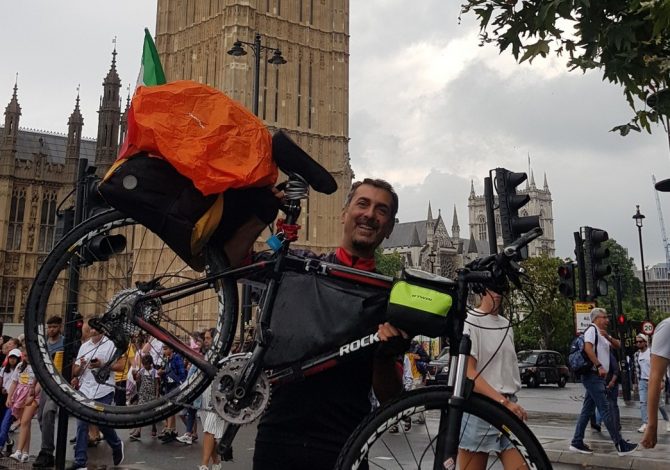 Dall’Oltrepò pavese a Londra in bici, attraversando l’Europa