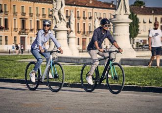 Non comprare un'auto elettrica. Ti serve una e-bike