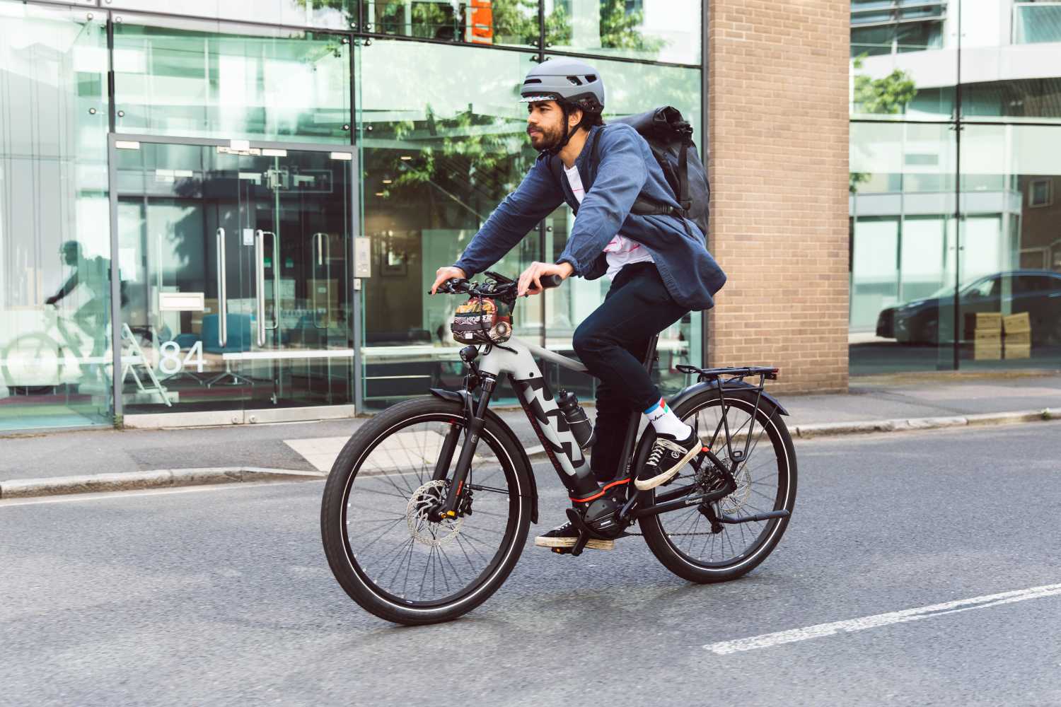 Non comprare un'auto elettrica. Ti serve una e-bike