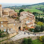 In-bici-attraverso-i-borghi-italiani