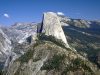 half-dome-stati-uniti-la-parete-di-arrampicata-della-yosemite-valley-liscia-e-totalmente-verticale-negli-anni-ha-mietuto-decine-di-vittime-solo-alex-honnold-riuscito-a-salire-senza-corde