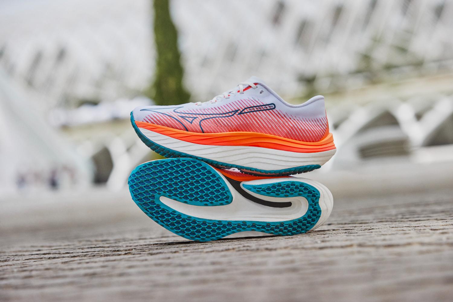 Wave Rebellion Pro: la prima scarpa Mizuno con la piastra al carbonio