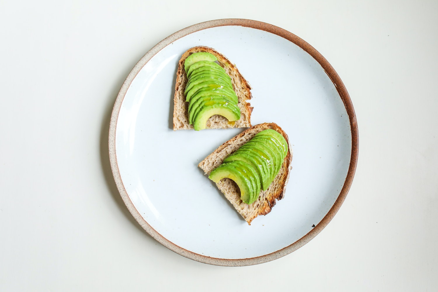 Perché mangiare avocado fa bene a te ma non all'ambiente