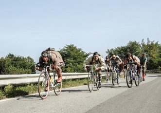 La Coppa Cobram di Fantozzi esiste davvero: in sella alla bersagliera, le foto