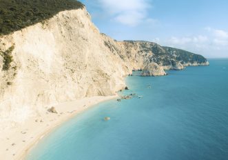 Lefkada, l’isola greca vicina all’Italia ha spiagge meravigliose, è un’idea per l’estate 2023, le foto