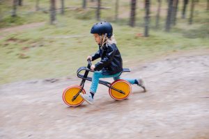Bici senza pedali per bambini: a che età cominciare?